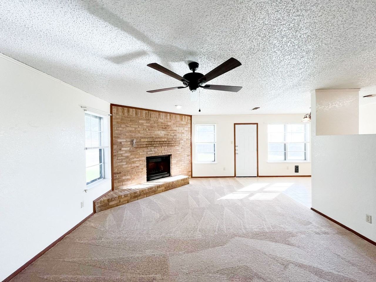 1504 Jefferis Ave - Photo 5 of 35