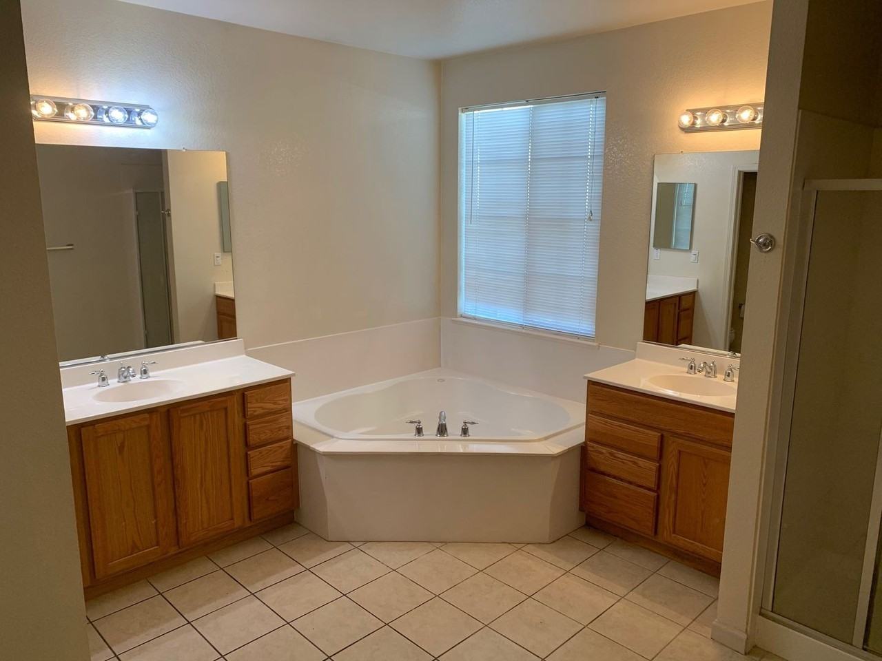 367 Noble Dr - Photo 6 of 8