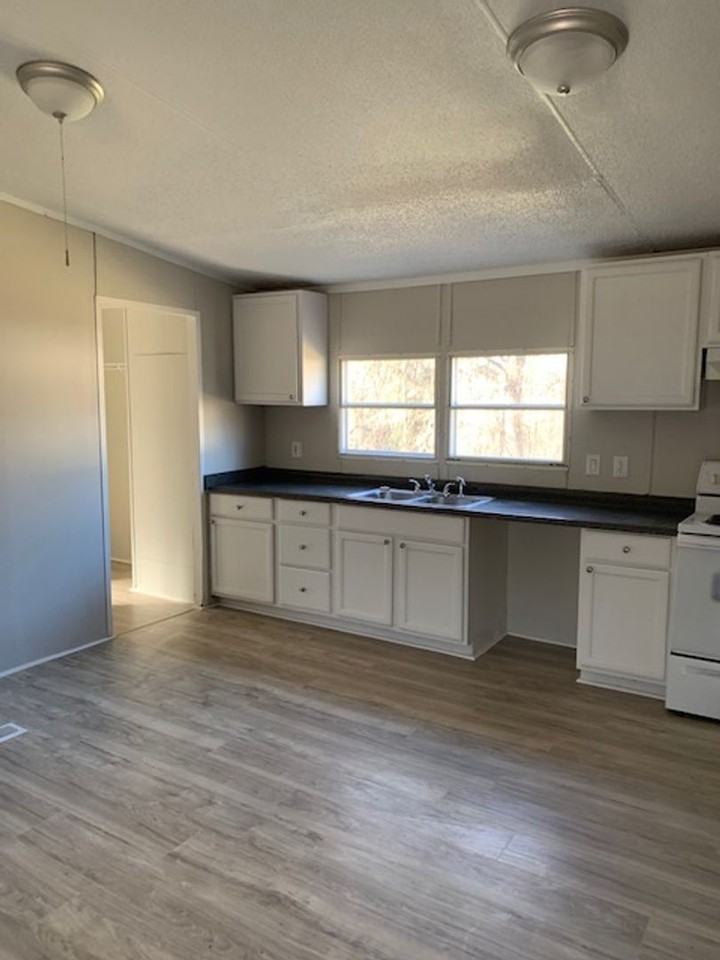 310 Tibbs Dr - Photo 4 of 12