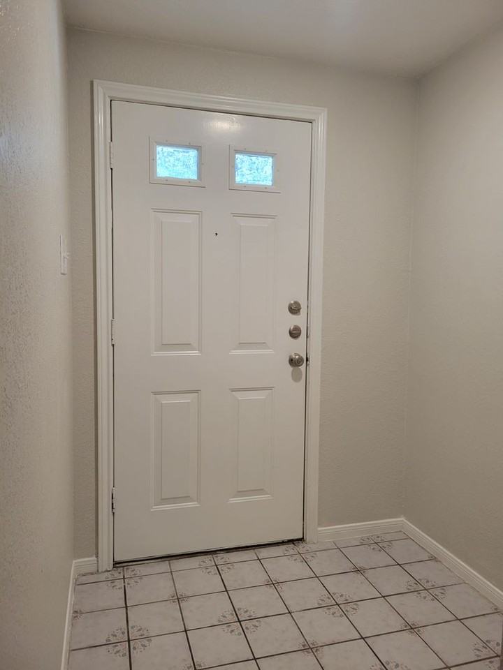 2406 Hidden Hill Dr - Photo 3 of 33