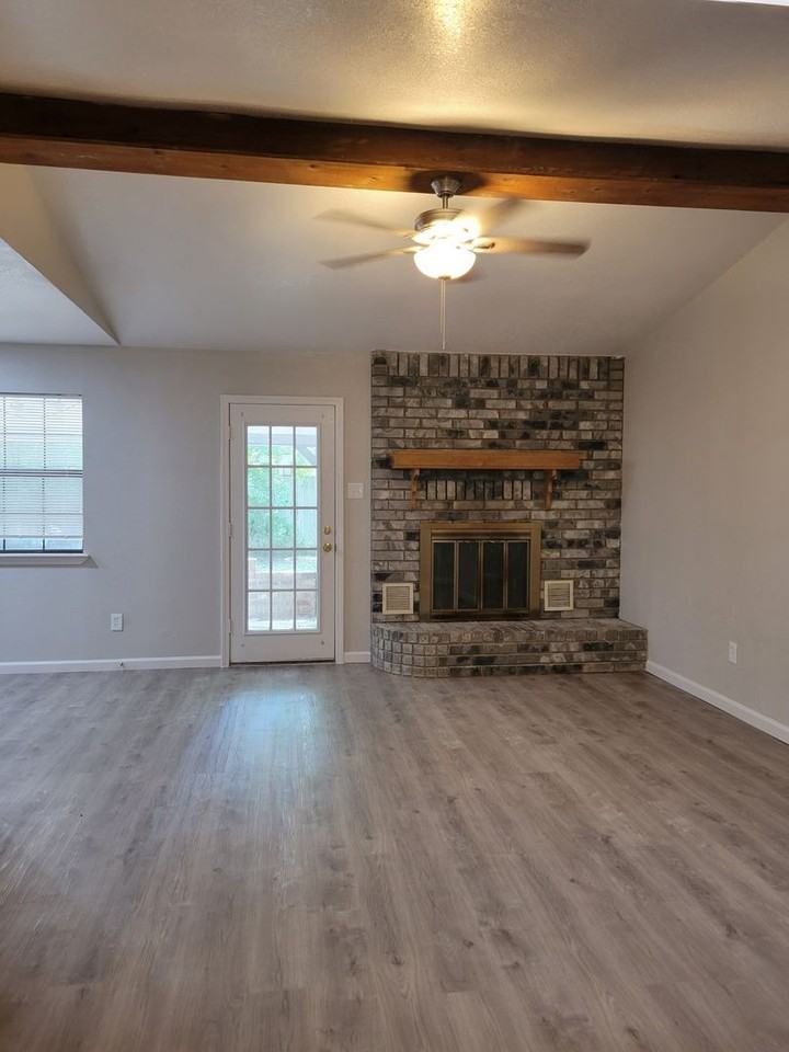 2406 Hidden Hill Dr - Photo 4 of 33