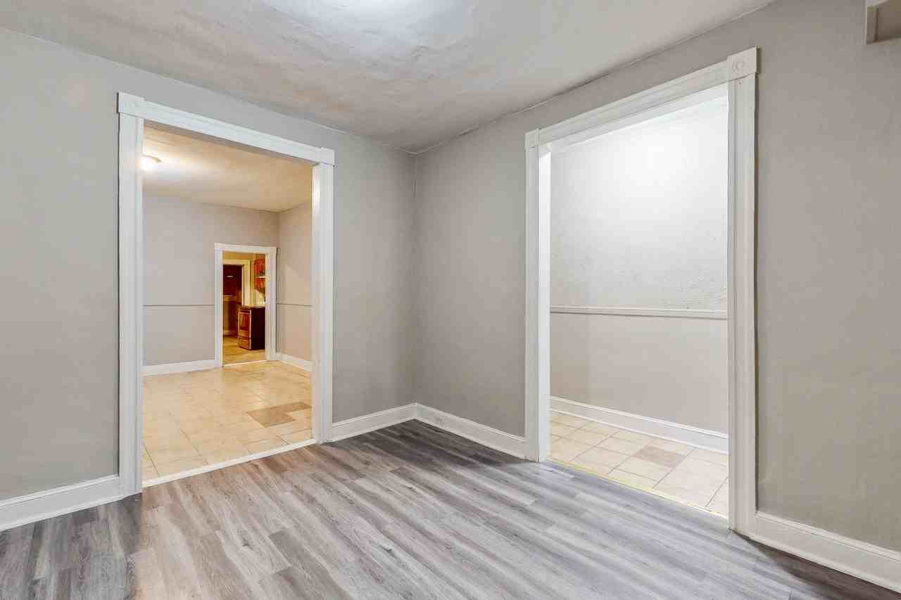 5211 Craig Ave - Photo 4 of 22