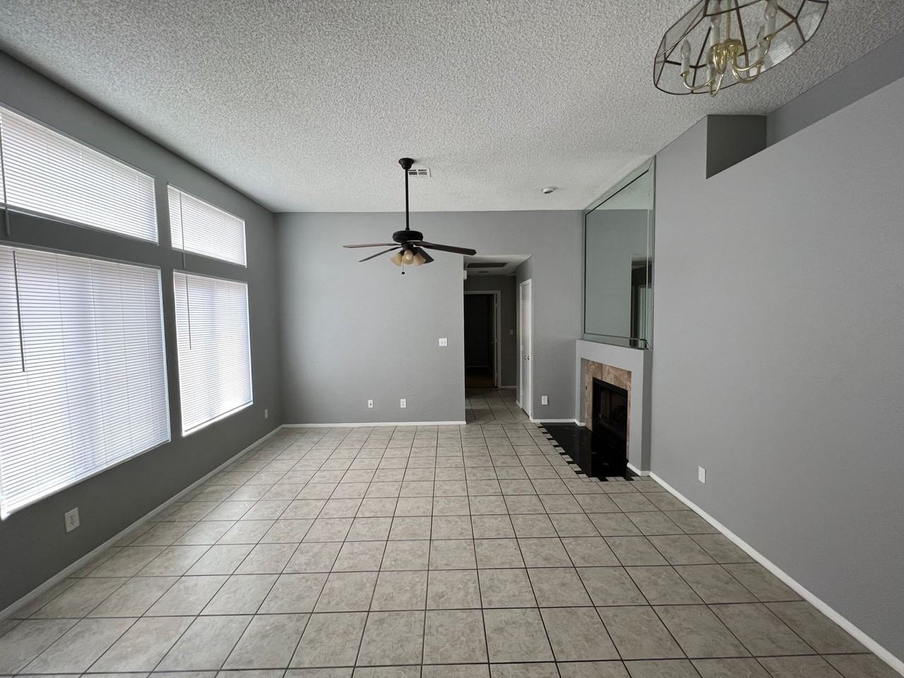 1718 Comstock Dr - Photo 3 of 12