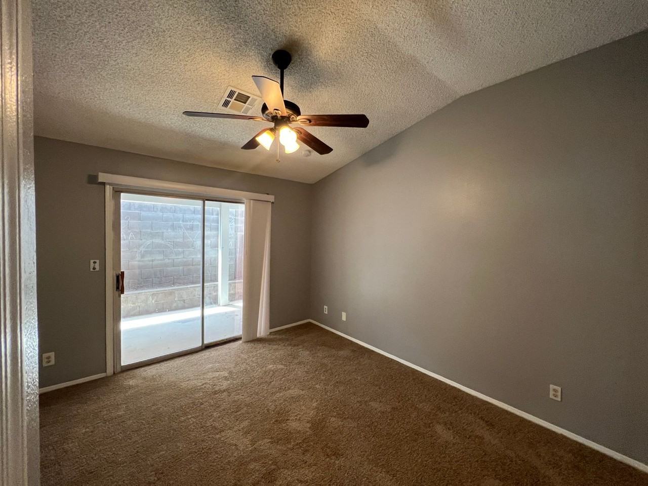 1718 Comstock Dr - Photo 5 of 12