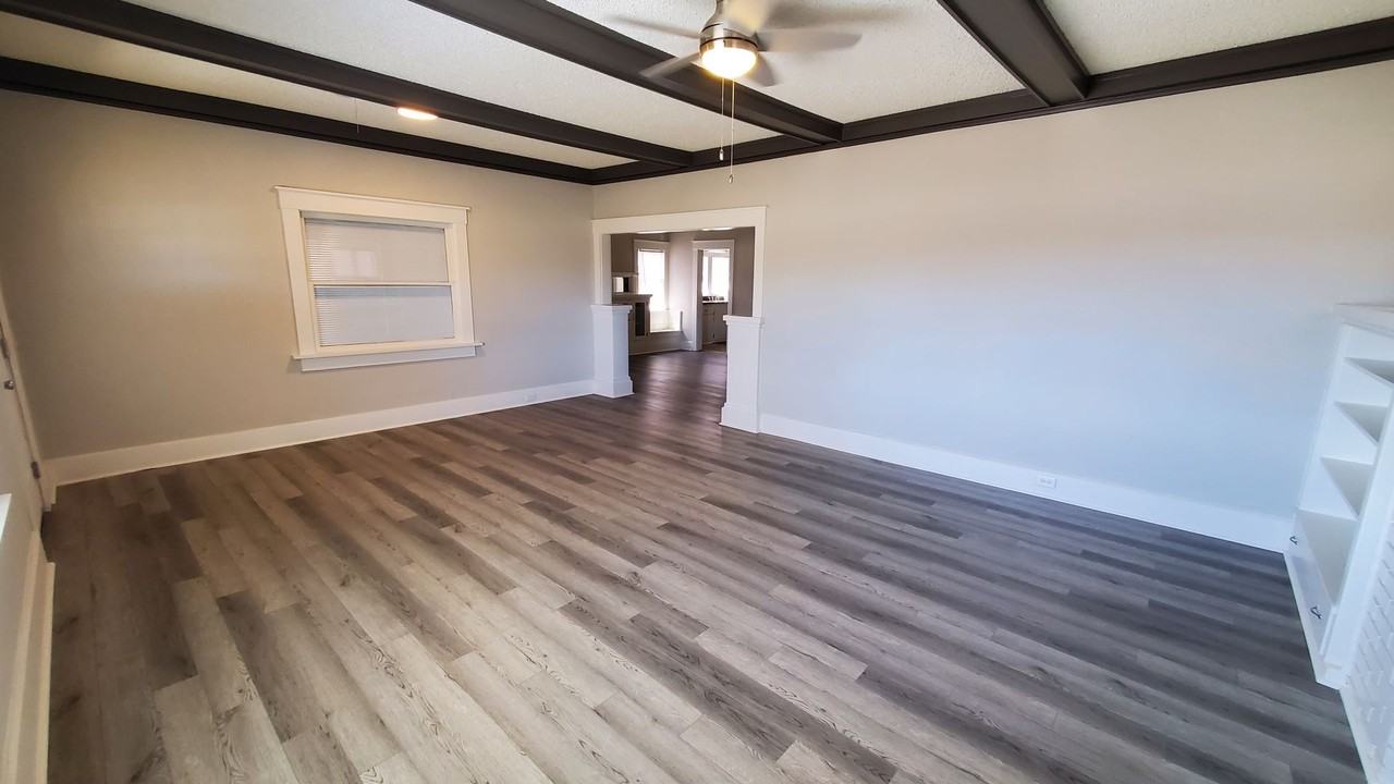 1408 S Madison St - Photo 4 of 10