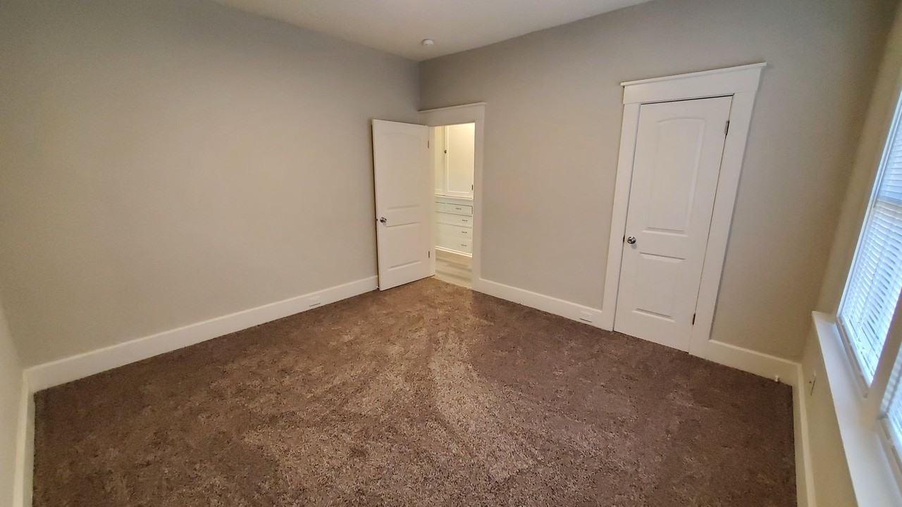 1408 S Madison St - Photo 7 of 10