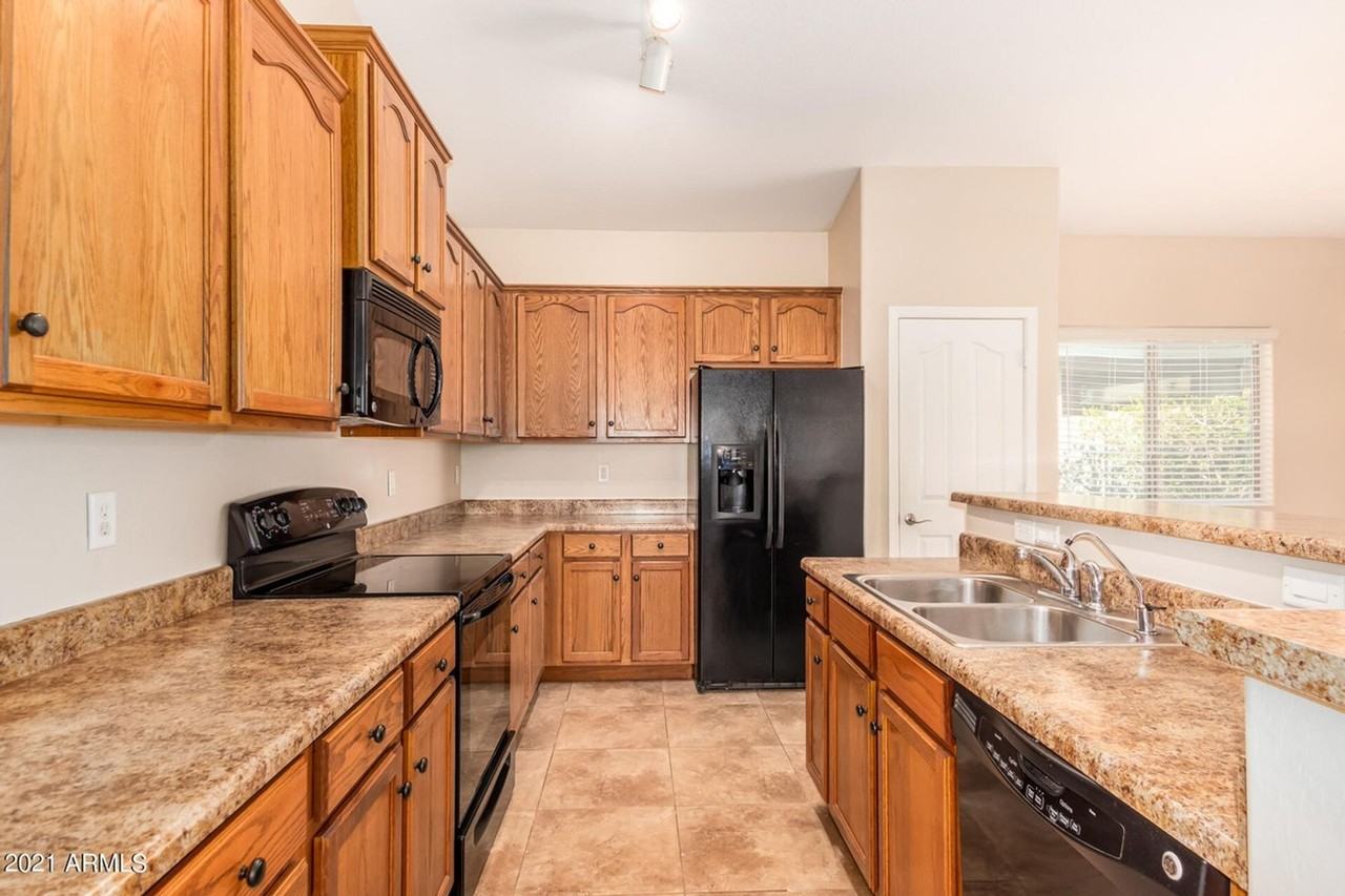 17037 W Zuni St - Photo 4 of 4