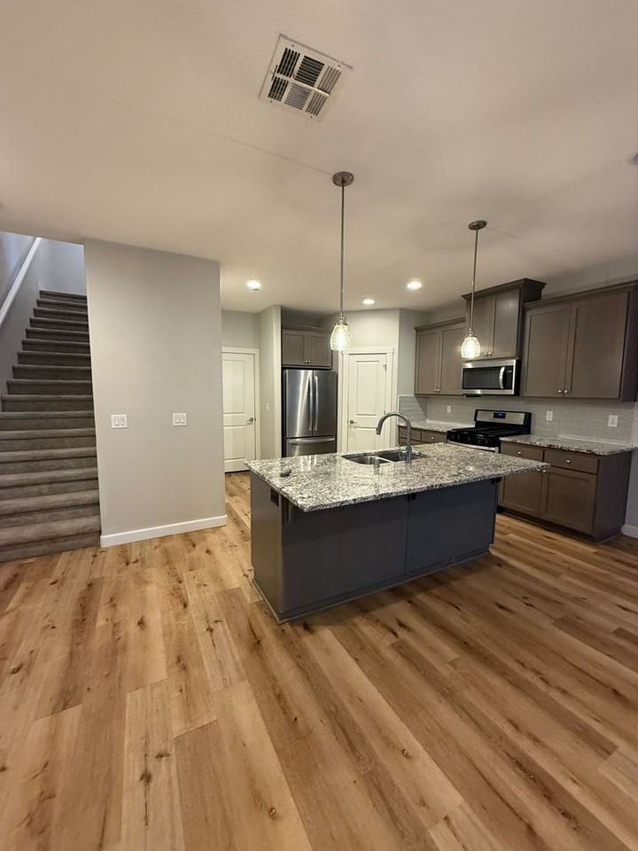 1708 Ne 146th St - Photo 3 of 14