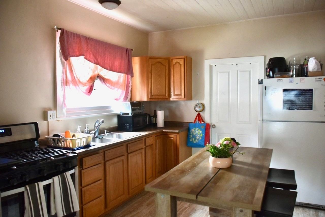 330 N Shaffer St - Photo 4 of 29