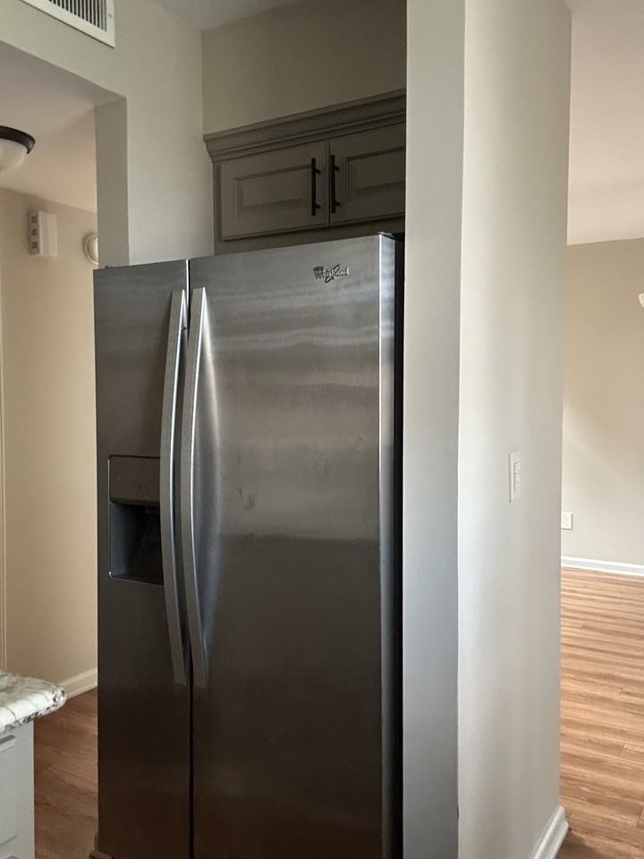 7800 N Hills Blvd #201 - Photo 7 of 27