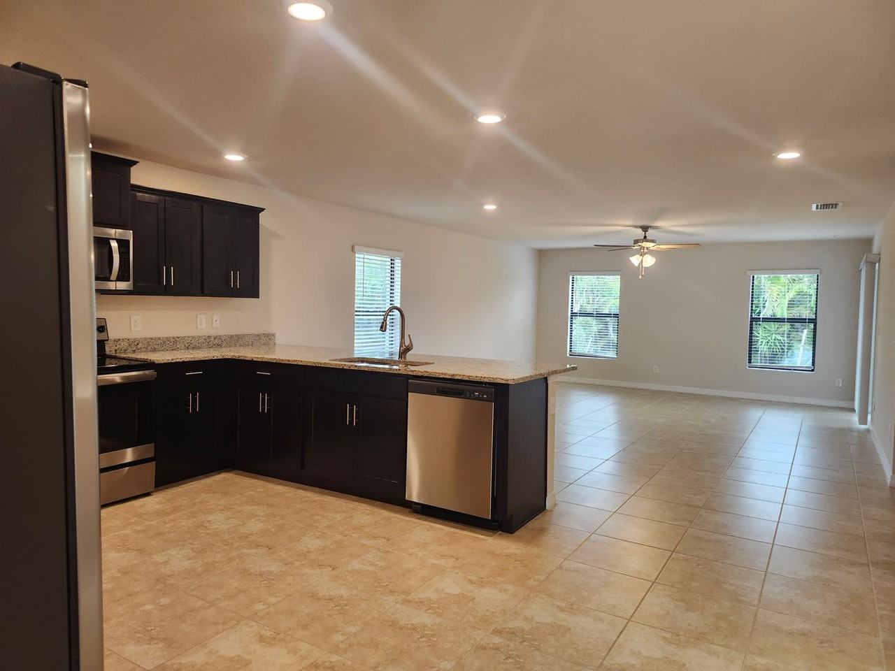 2210 Ne 23rd Pl - Photo 4 of 22