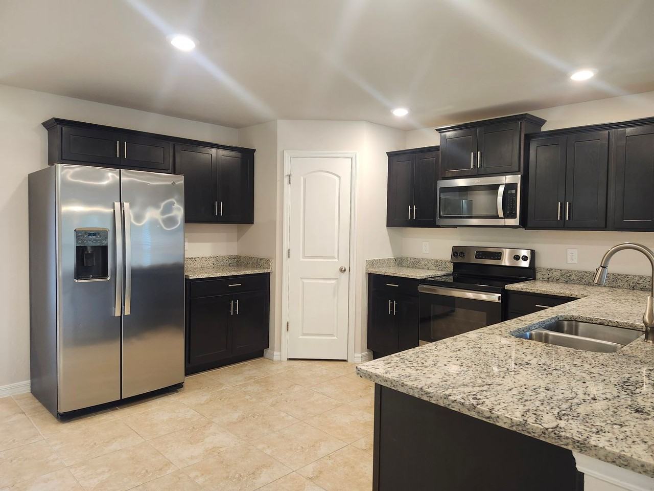 2210 Ne 23rd Pl - Photo 5 of 22