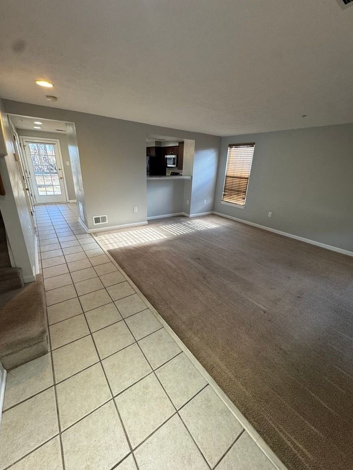 962 Gainsborough Ct - Photo 2 of 10