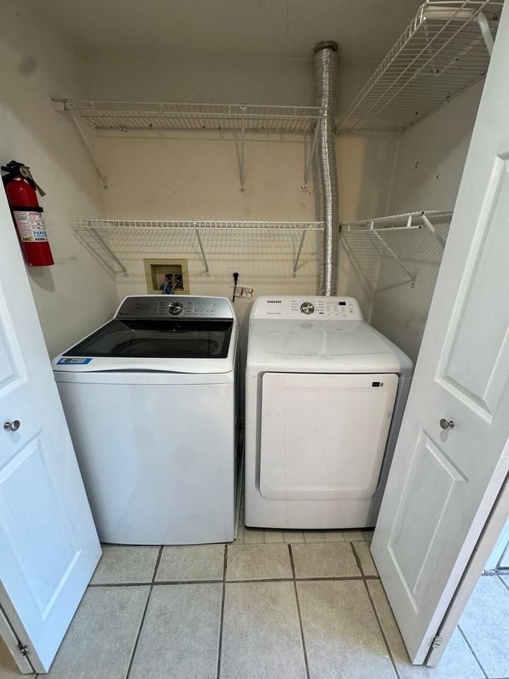 962 Gainsborough Ct - Photo 4 of 10