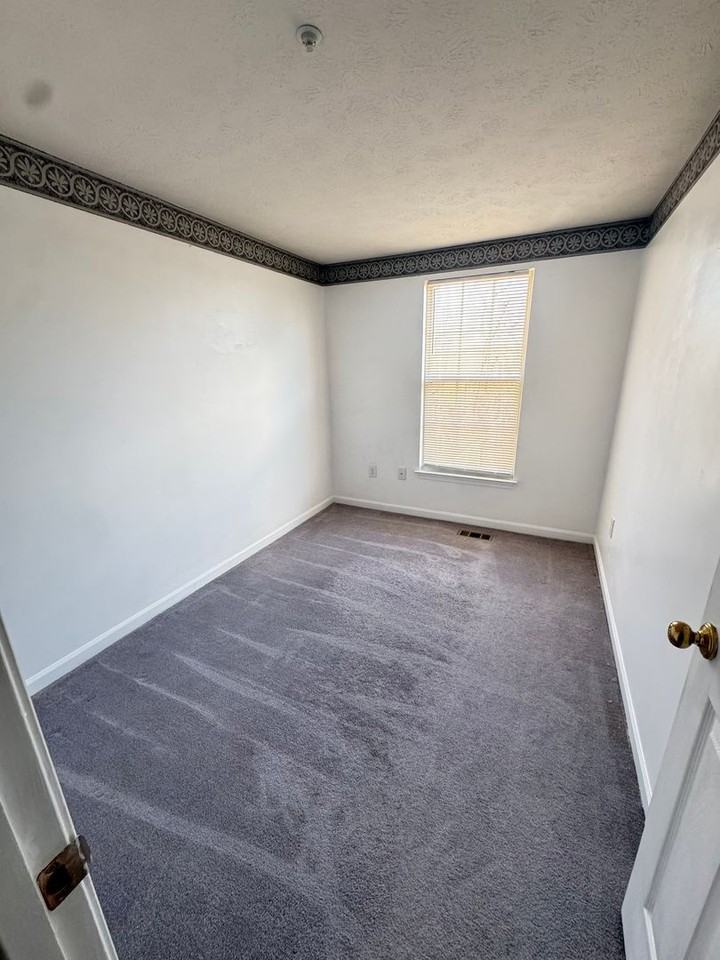 962 Gainsborough Ct - Photo 5 of 10