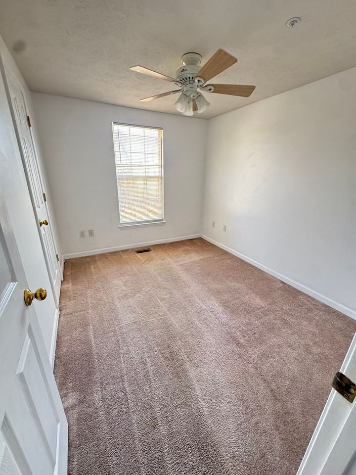 962 Gainsborough Ct - Photo 6 of 10