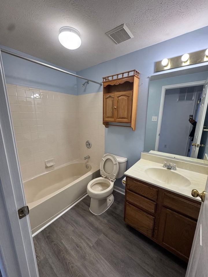 962 Gainsborough Ct - Photo 7 of 10