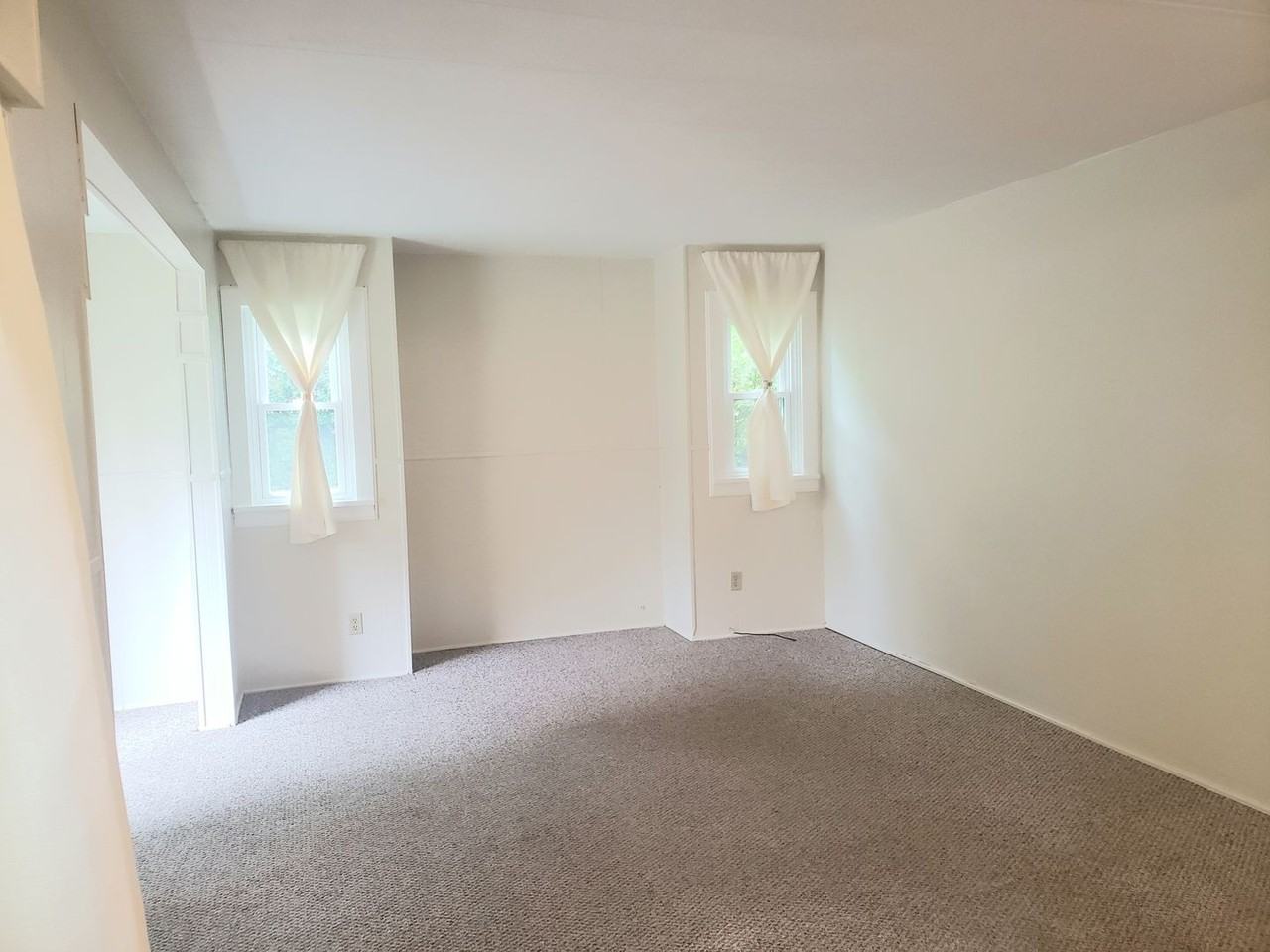 683 W Lincoln St - Photo 5 of 28