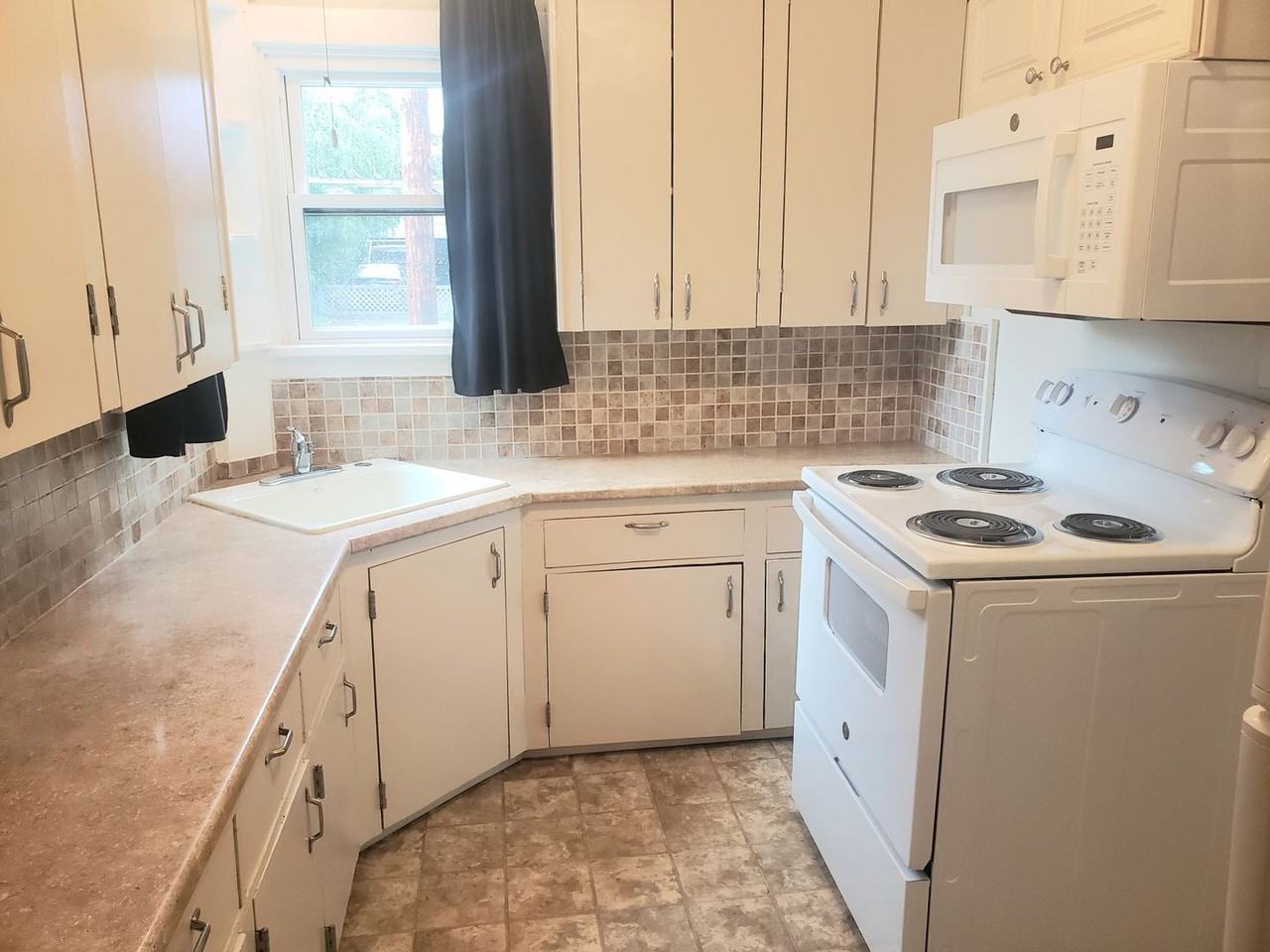 683 W Lincoln St - Photo 6 of 28