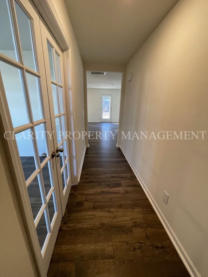 1450 Housley Dr - Photo 4 of 26