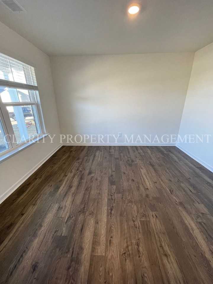 1450 Housley Dr - Photo 5 of 26