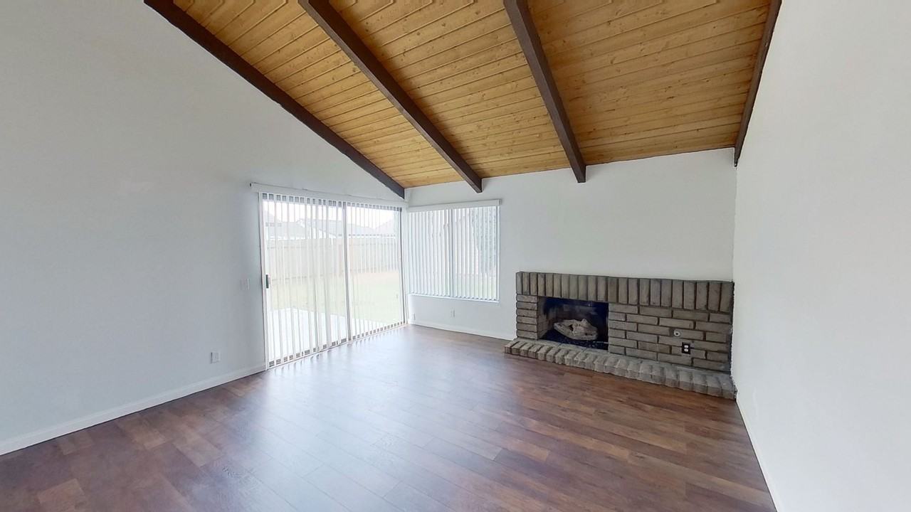 404 N Richard St - Photo 2 of 14