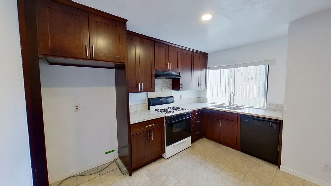 404 N Richard St - Photo 5 of 14