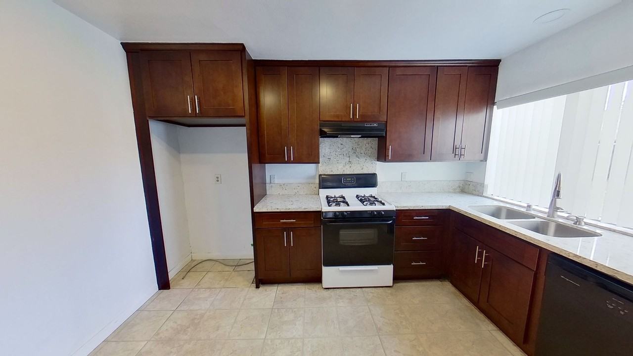 404 N Richard St - Photo 6 of 14