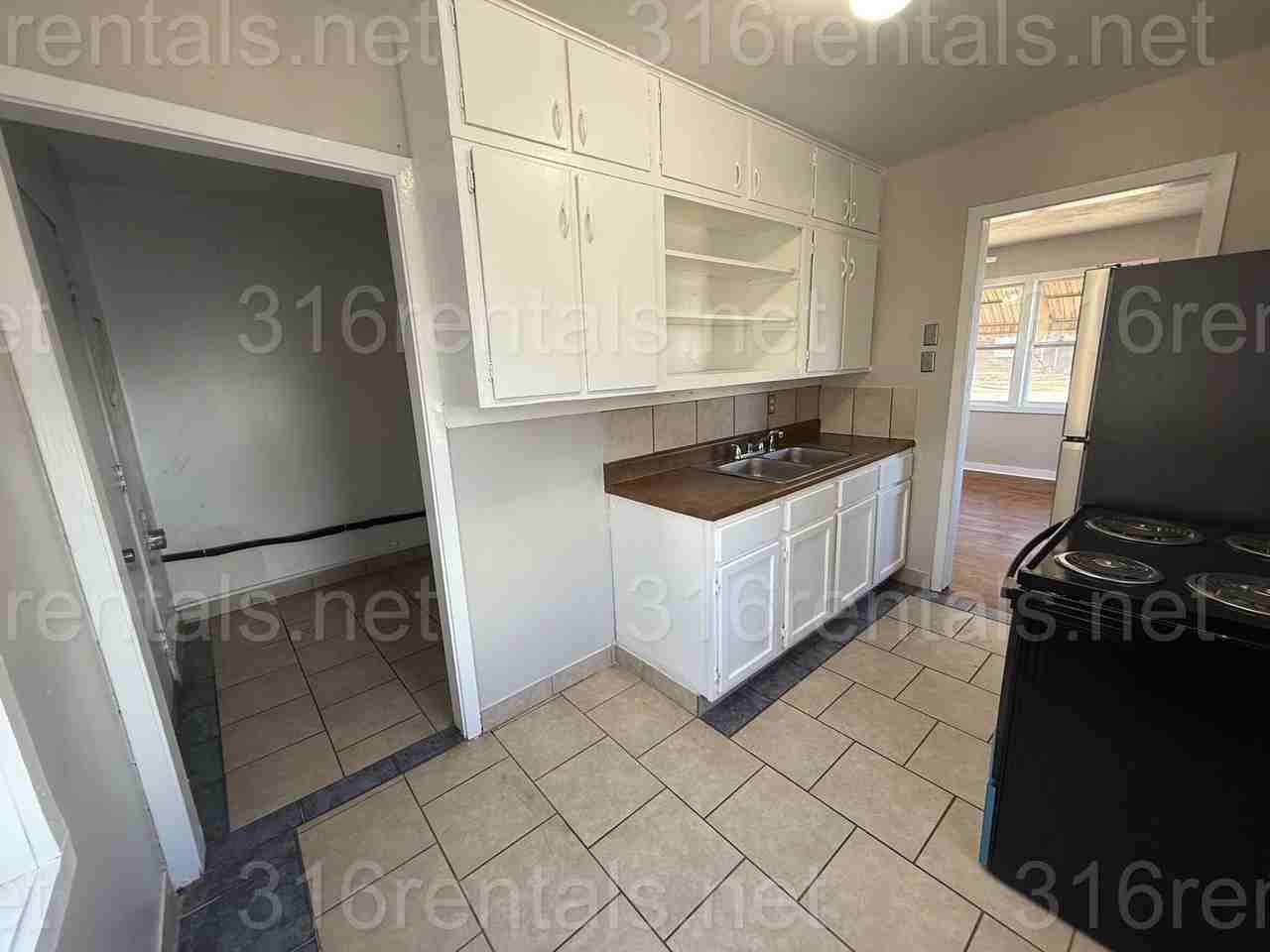 4922 S Cedardale Ave - Photo 4 of 9