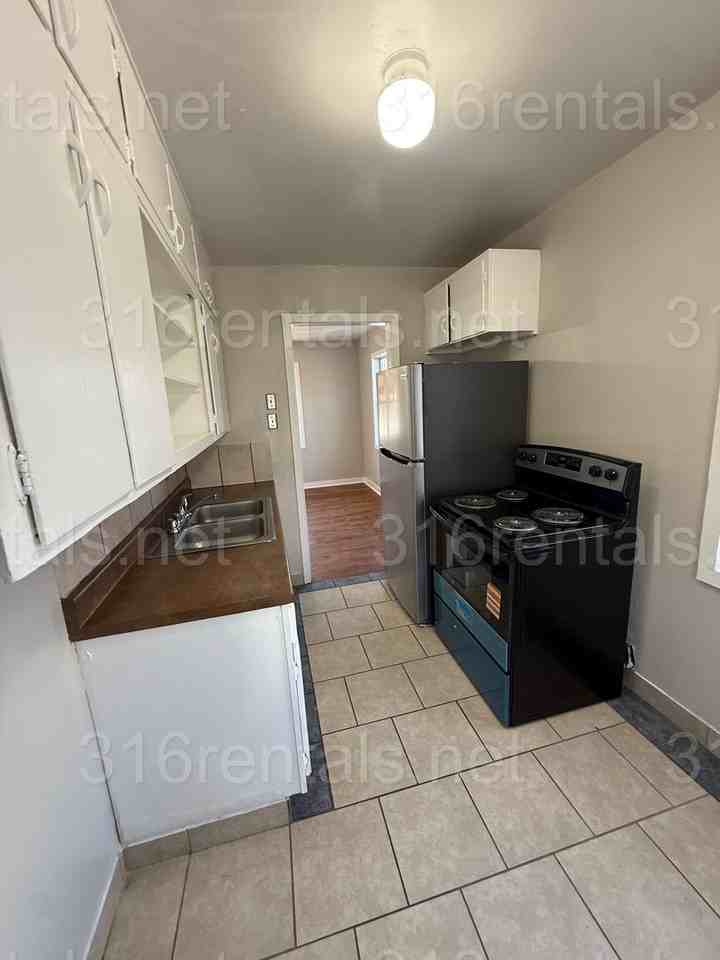 4922 S Cedardale Ave - Photo 5 of 9