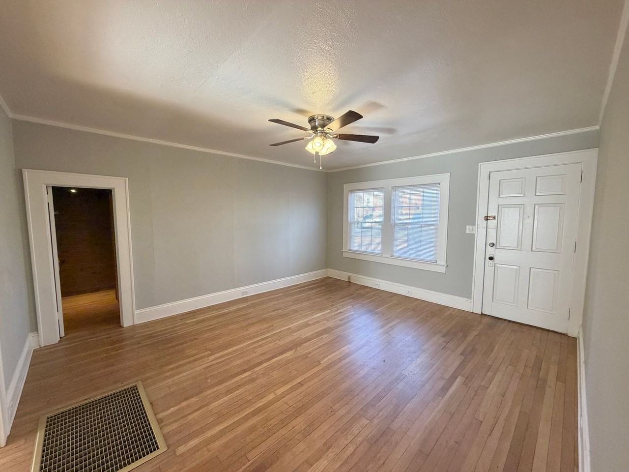 820 Wood St - Photo 4 of 15