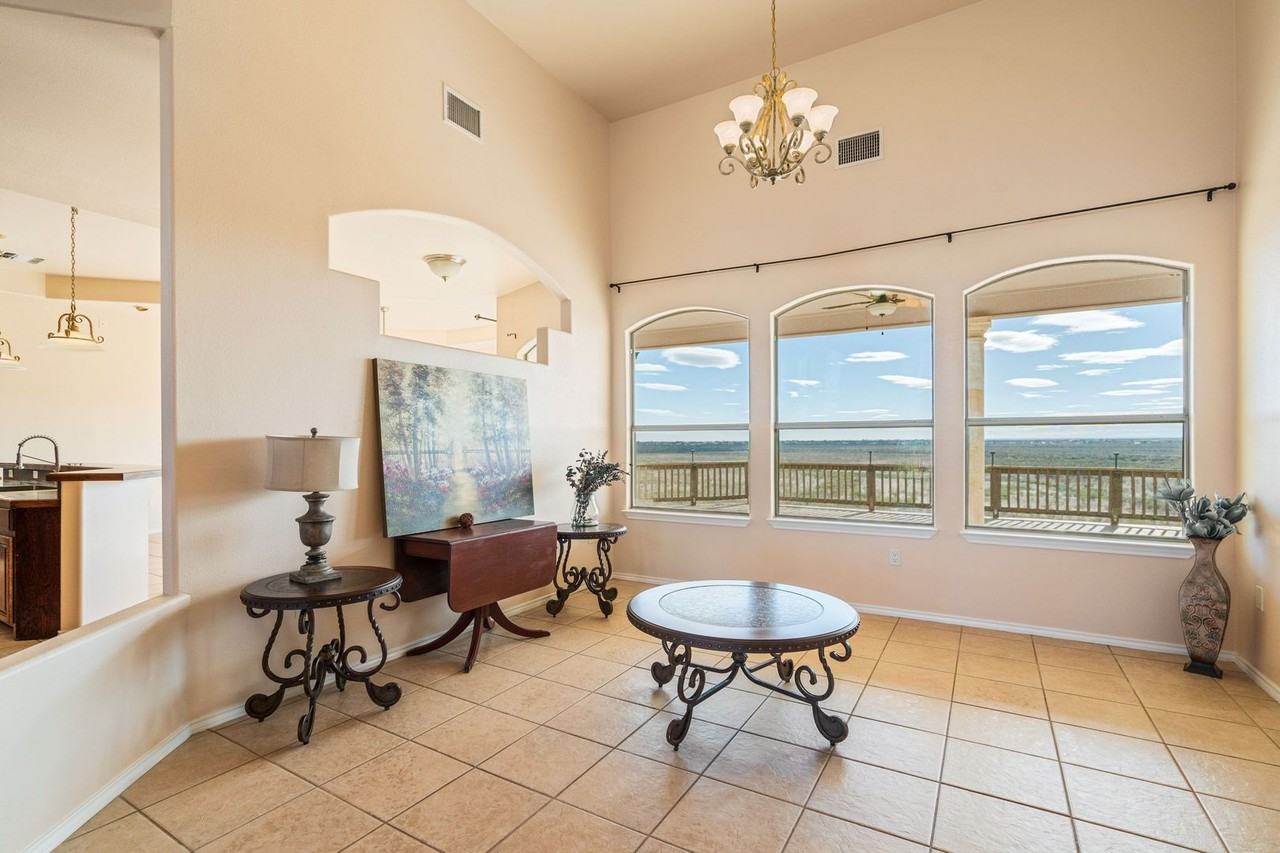 1912 San Pedro Dr - Photo 4 of 23