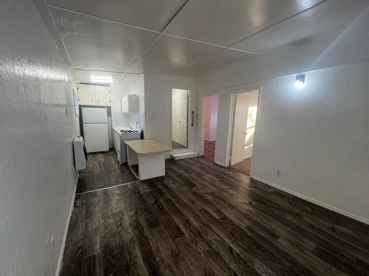 512 1/2 W 15th St - Photo 3 of 9