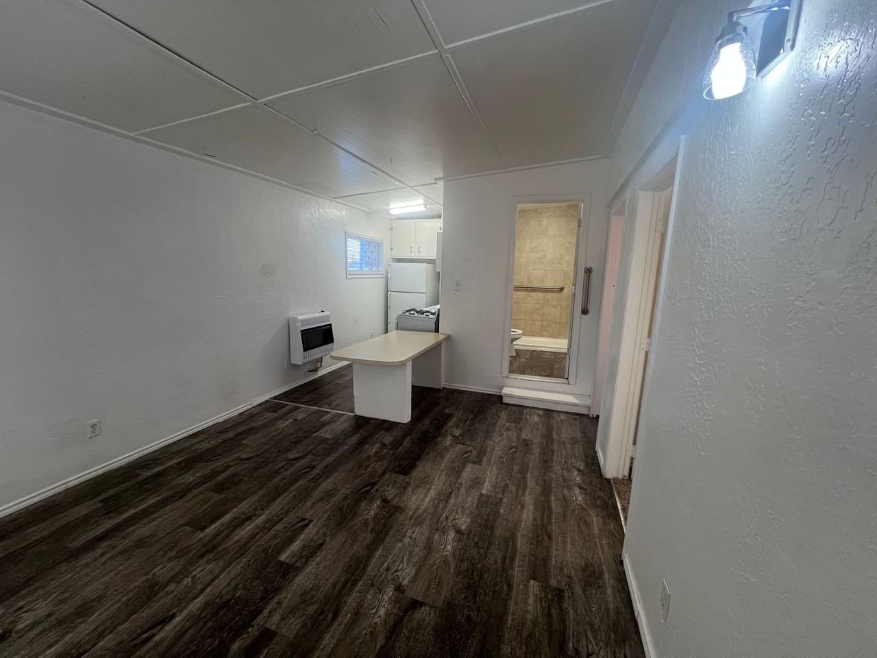 512 1/2 W 15th St - Photo 4 of 9