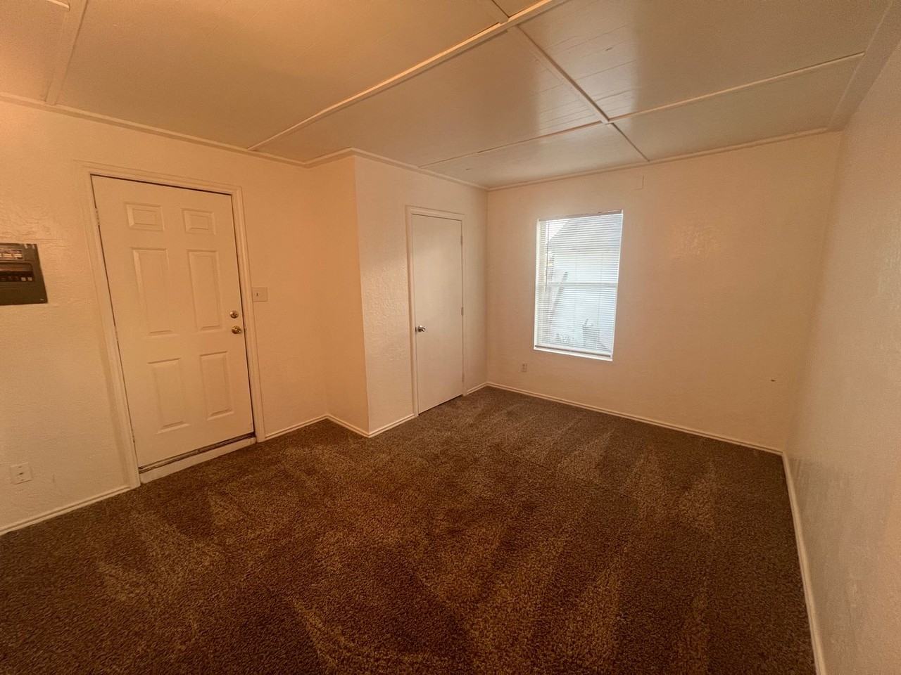 512 1/2 W 15th St - Photo 7 of 9