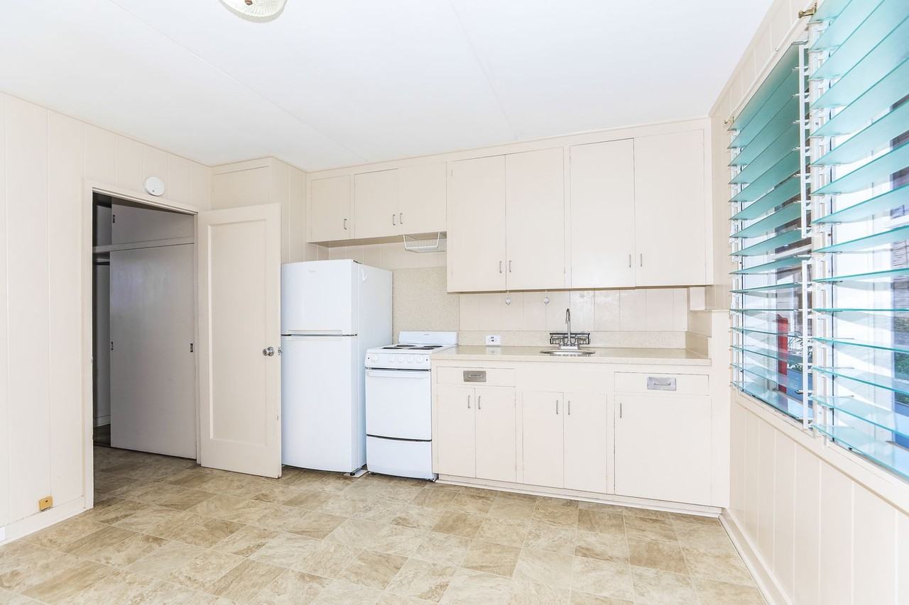 1918 Waiola St #5 - Photo 3 of 15