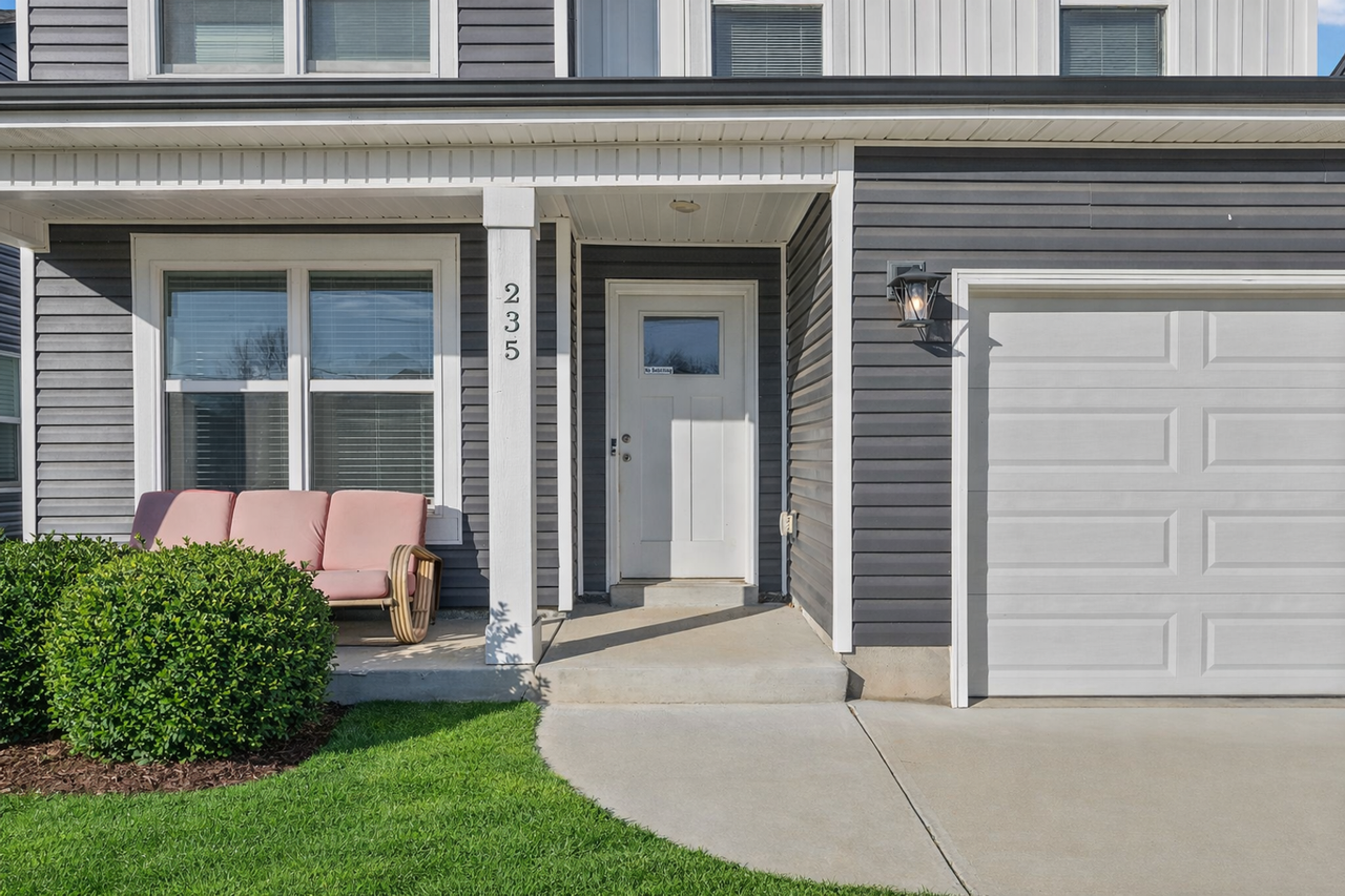 235 King Rd - Photo 4 of 31