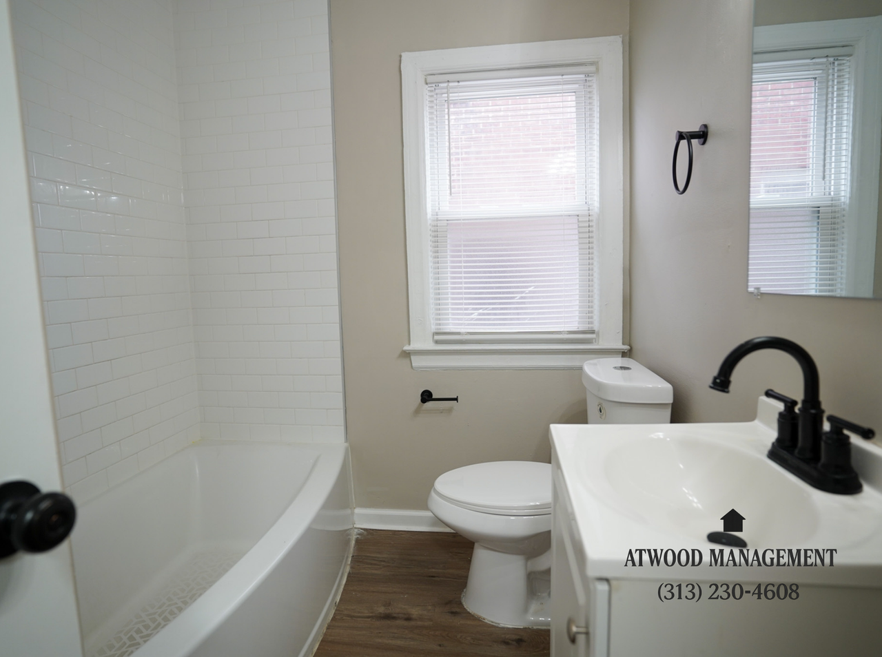 9546 Sussex St - Photo 7 of 8