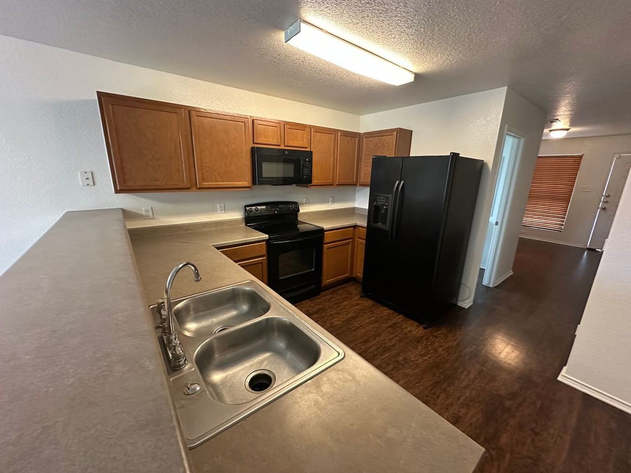 3408 Regency Ct - Photo 6 of 24