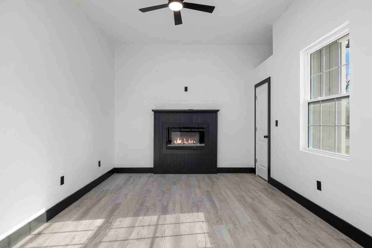 217 W Ramsey St - Photo 2 of 25