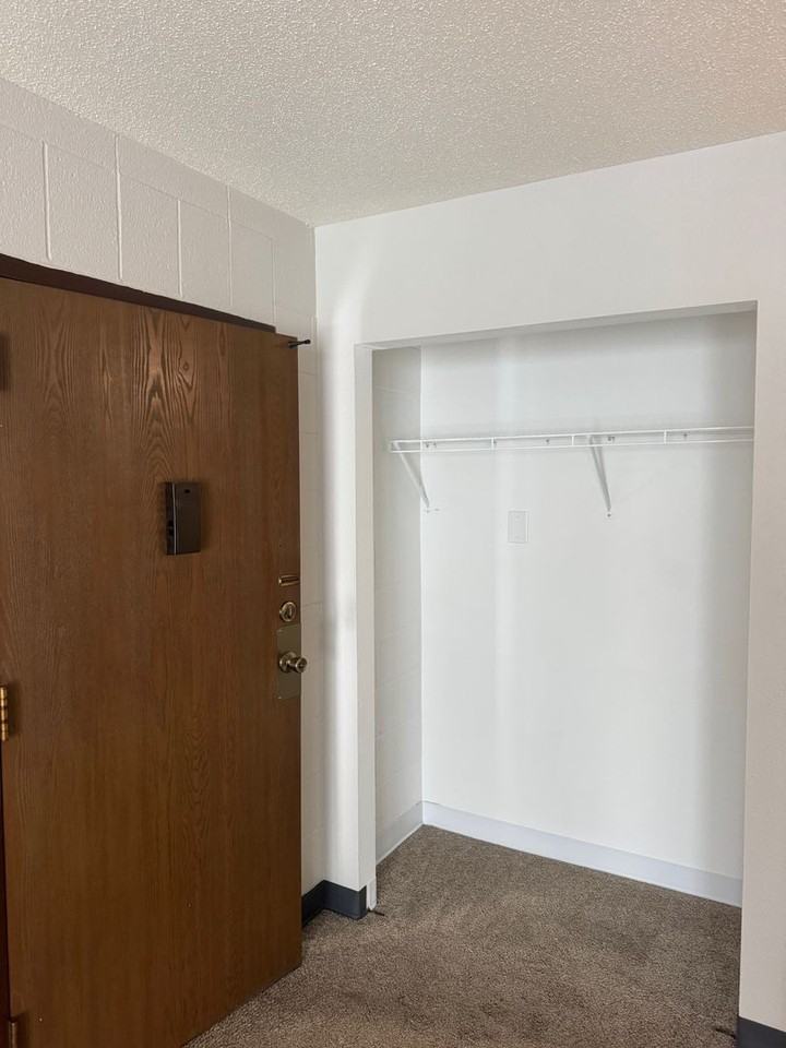 Darcys Apartments - Photo 4 of 17