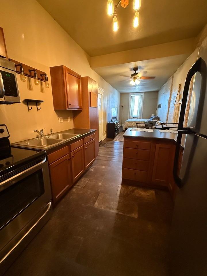 1117 Superior Ave - Photo 2 of 9