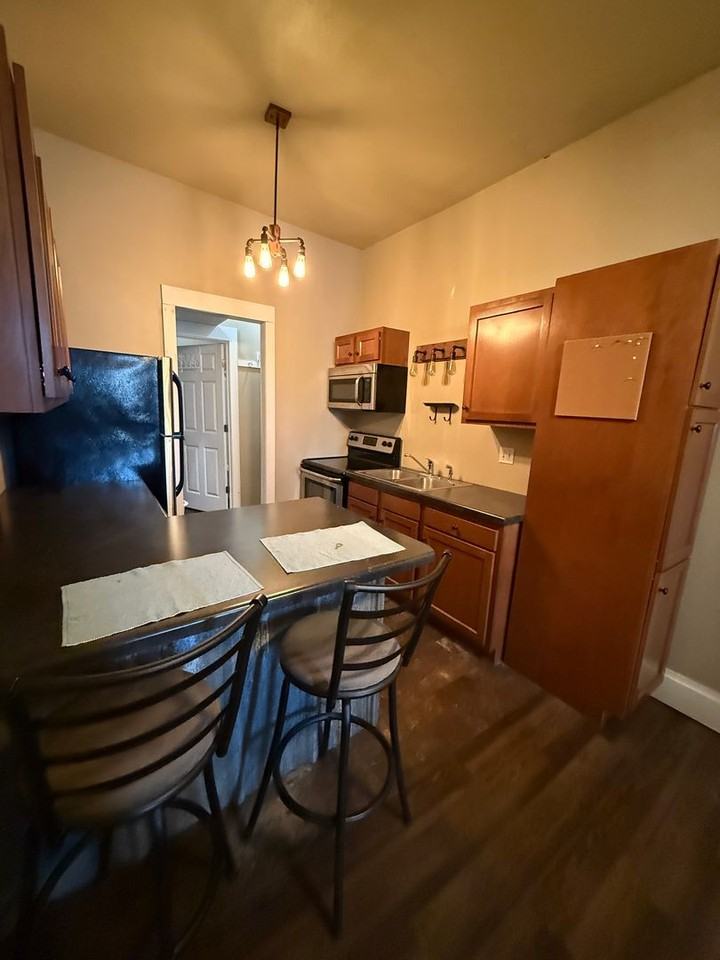 1117 Superior Ave - Photo 5 of 9