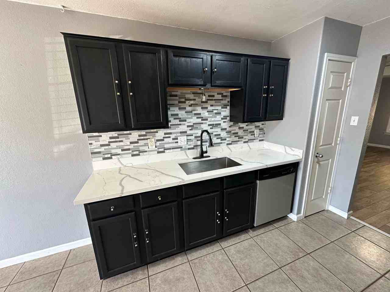 3501 Warfield Dr - Photo 3 of 19