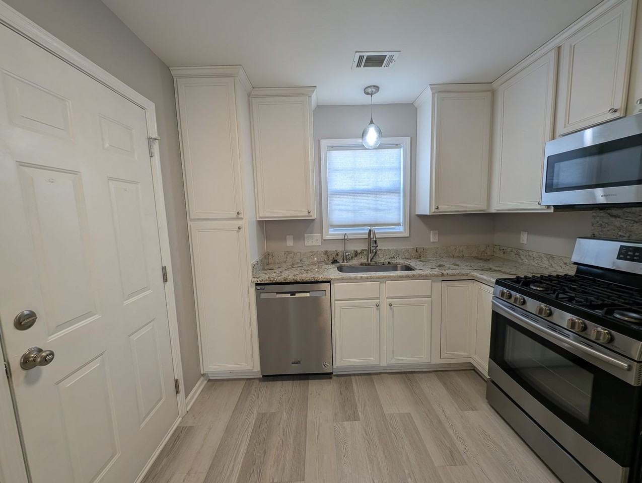 4656 Sooner Ln - Photo 3 of 29