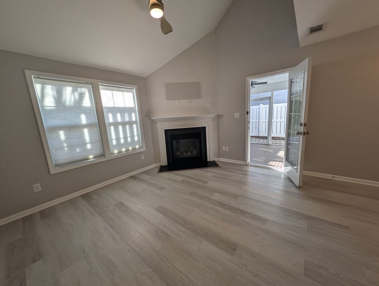 4656 Sooner Ln - Photo 5 of 29