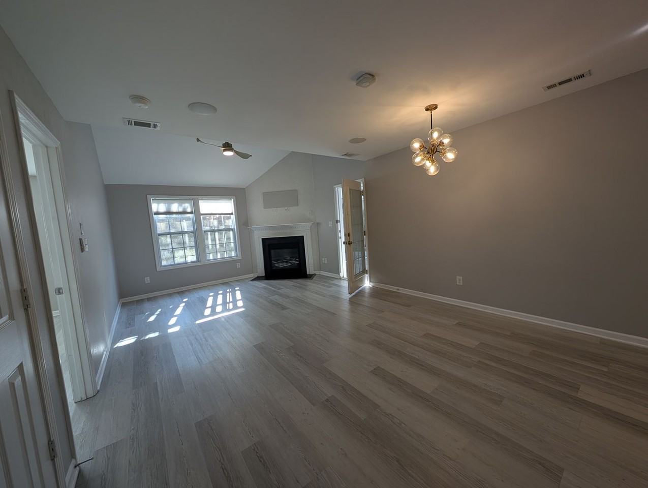 4656 Sooner Ln - Photo 6 of 29