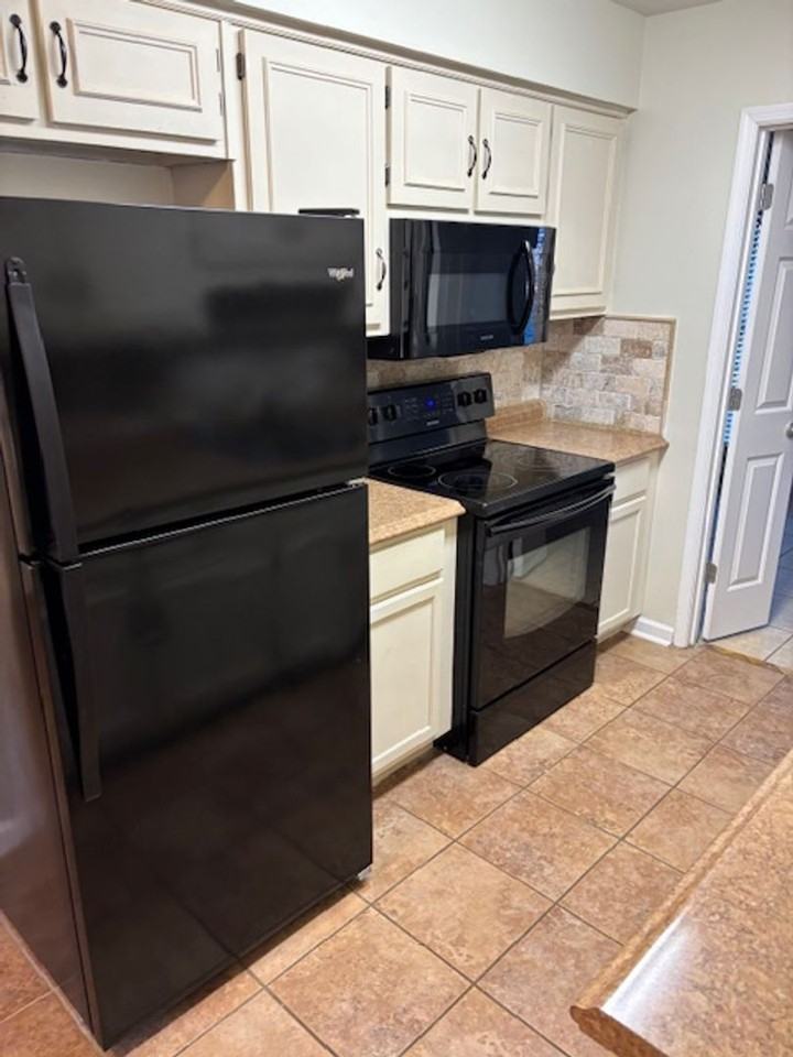 3 Abbey Ct - Photo 2 of 18