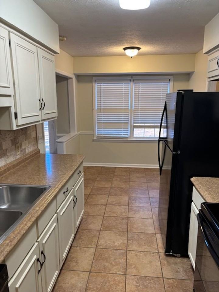 3 Abbey Ct - Photo 4 of 18