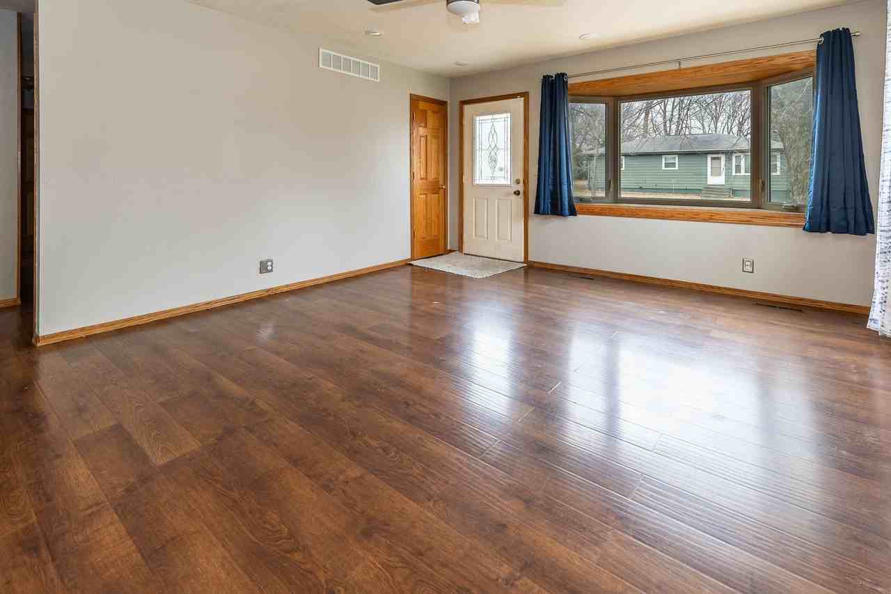 1502 Julie Dr - Photo 4 of 20